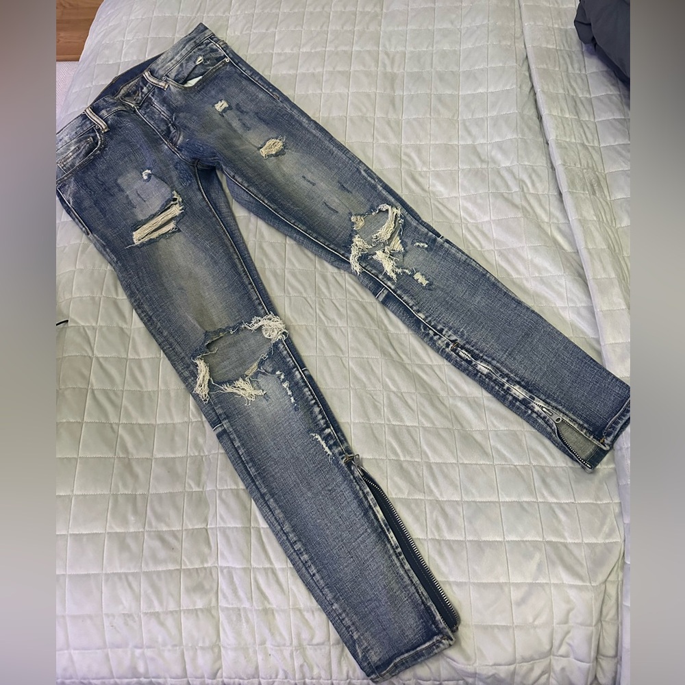 Ripped skinny jeans